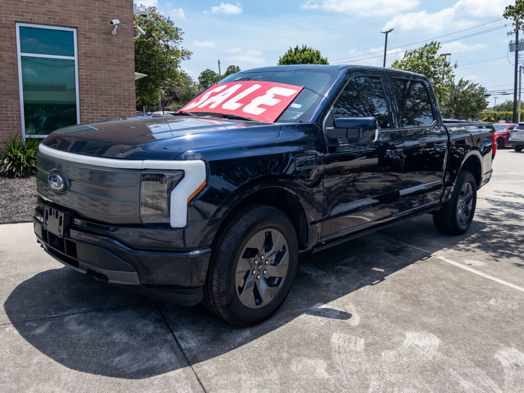 2023 Ford F-150 Lightning Lariat